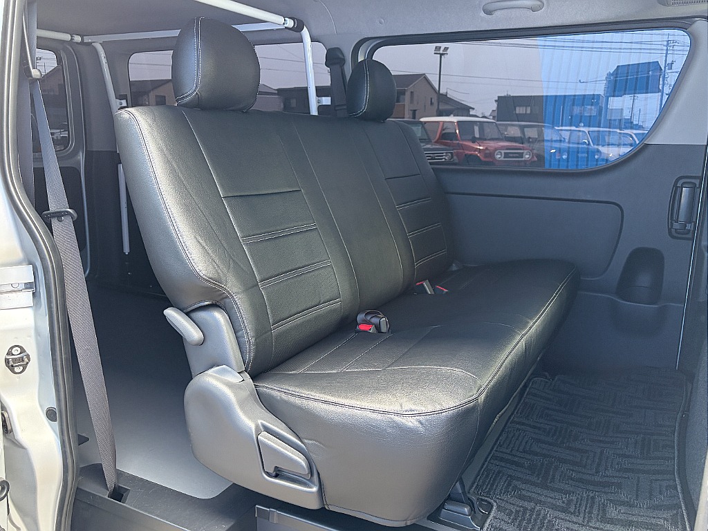 トヨタ ハイエースバン(7枚目)