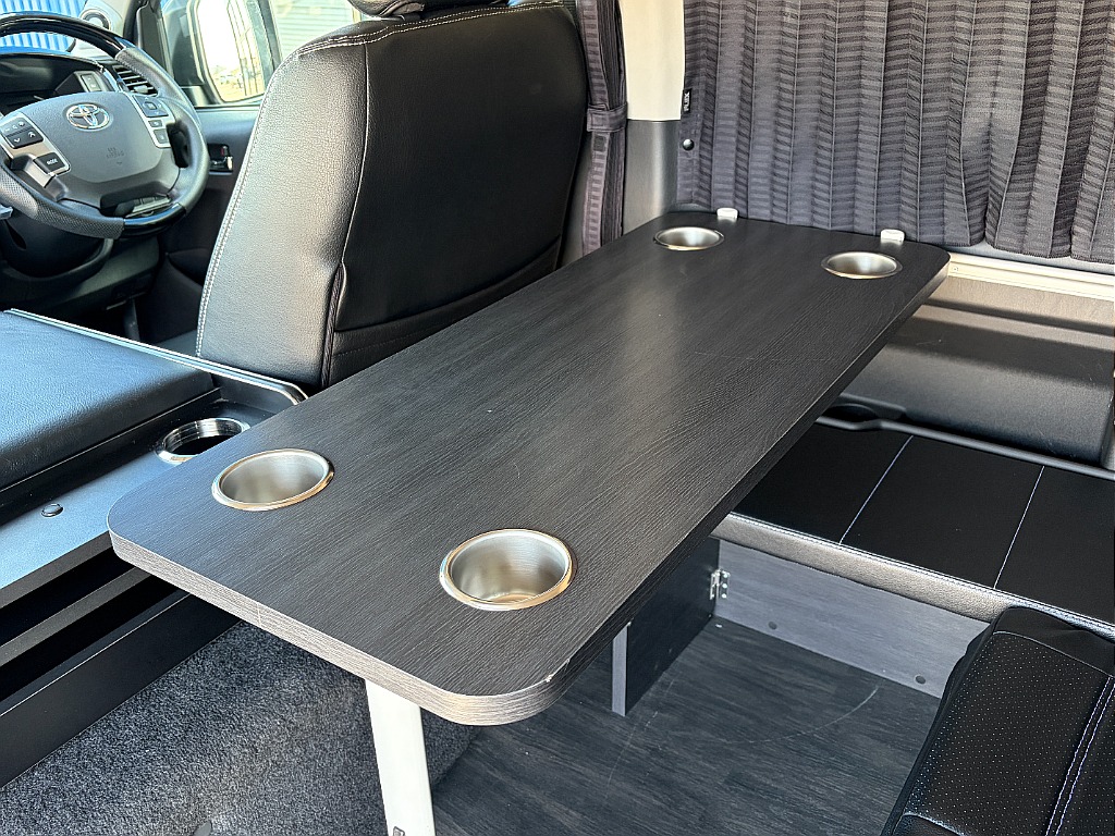 ドリンクホルダーも4か所御座います☆