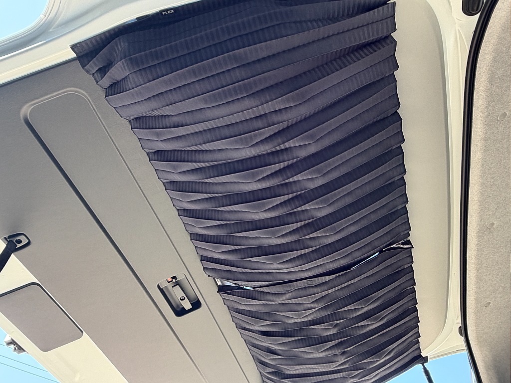 バックゲートもカーテンあります☆