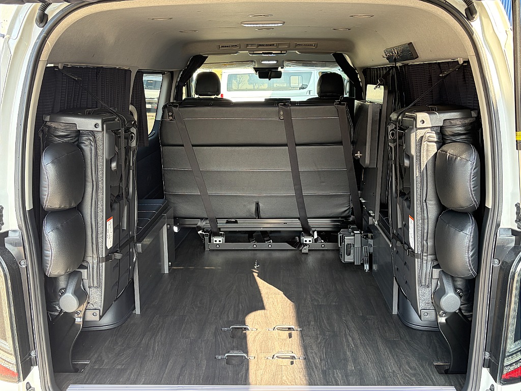 ベッドキット収納で大きな荷室空間に☆