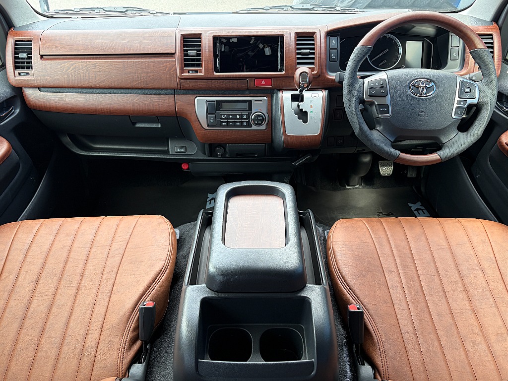 トヨタ ハイエースバン(2枚目)