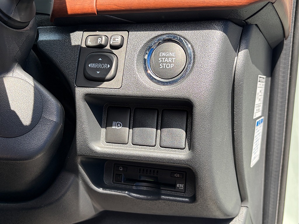 トヨタ ハイエースバン(15枚目)