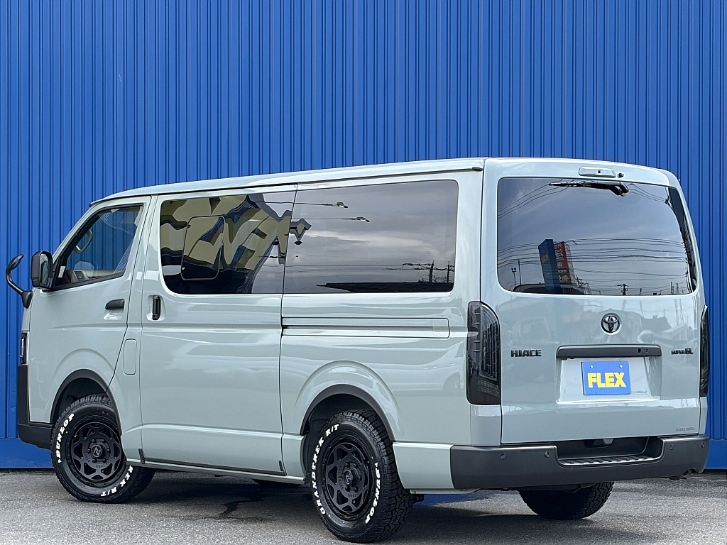 トヨタ ハイエースバン(4枚目)