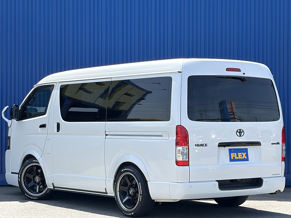 トヨタ ハイエースバン(4枚目)