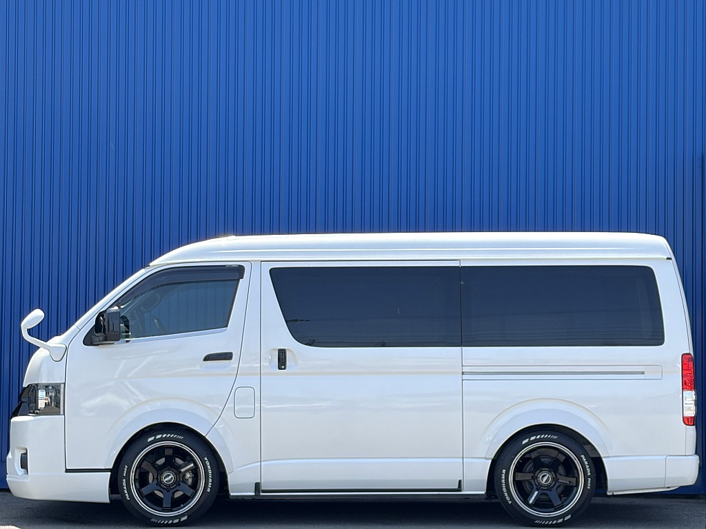 トヨタ ハイエースバン(5枚目)