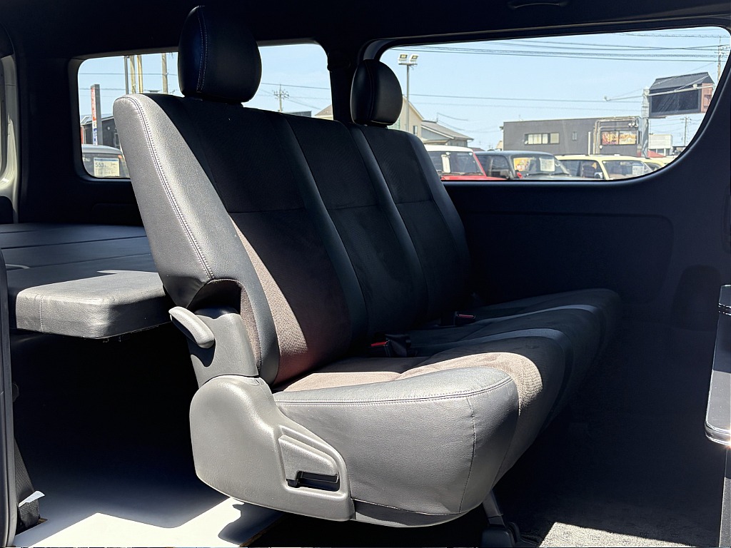 トヨタ ハイエースバン(7枚目)