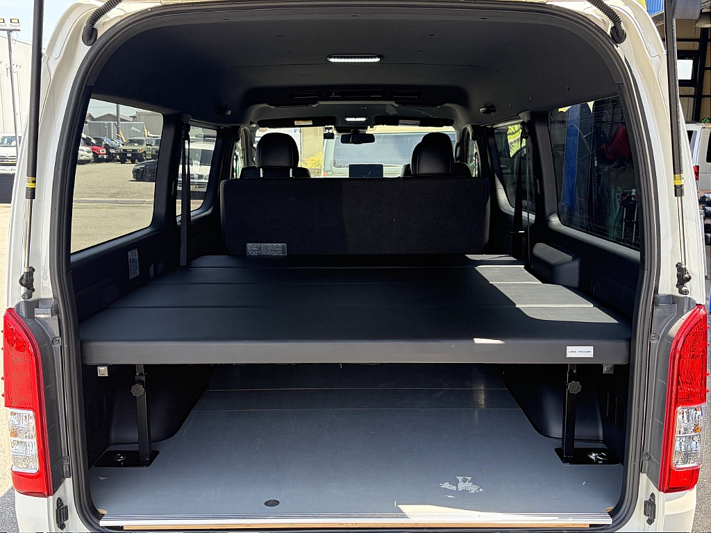 トヨタ ハイエースバン(8枚目)