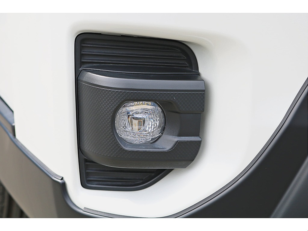 現行型のハイエースはフォグランプもＬＥＤ仕様♪