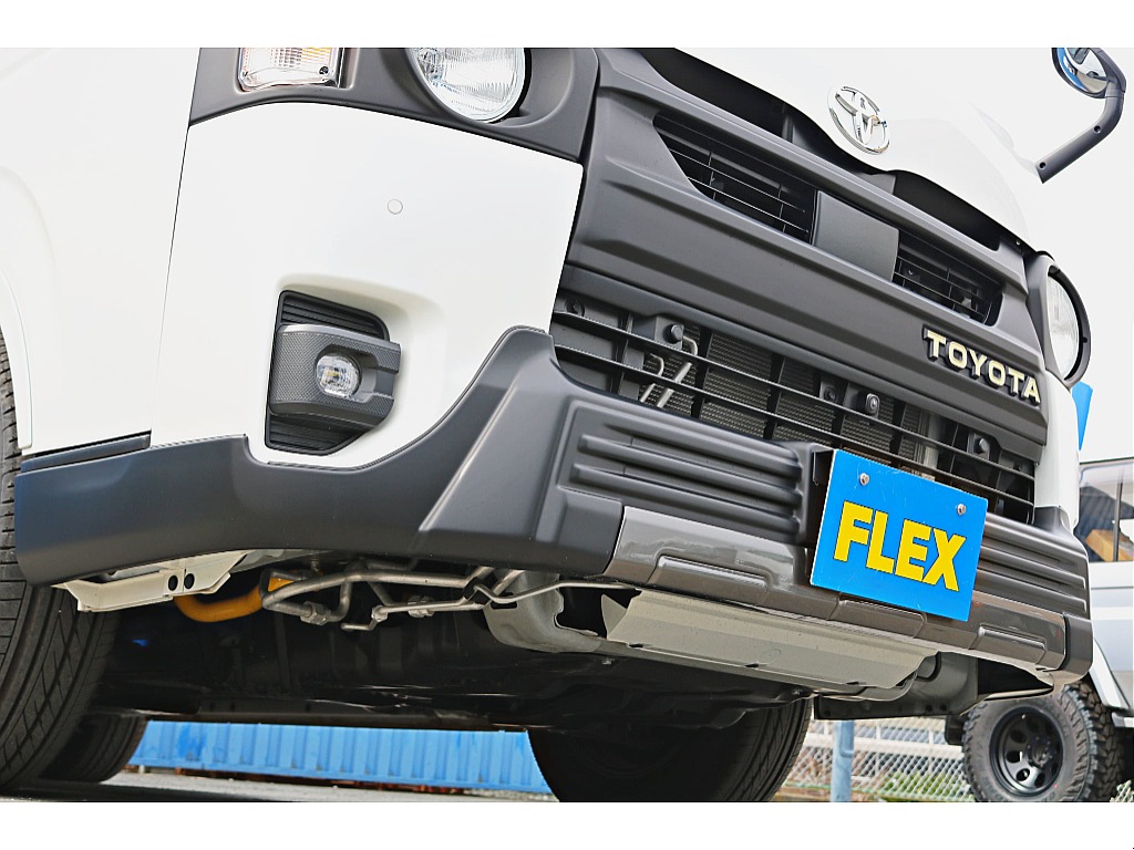 ＦＬＥＸ　T-Forceフロントスポイラー　レクサス純正色マンガンラスターが配色されたディフューザーでオフロード感を演出♪