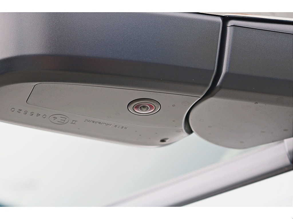 パノラミックビューモニター装備　運転席からの目視だけでは見にくい車両周辺の状況をリアルタイムで表示♪