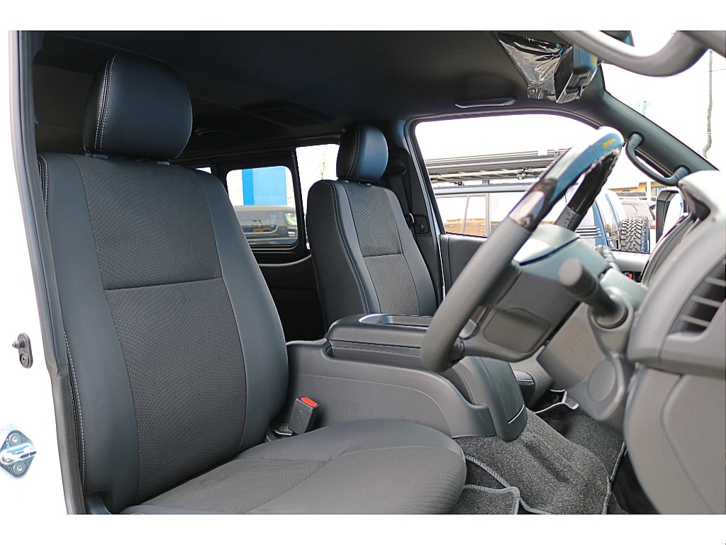 新車　ハイエースバン　ダークプライムⅡ　ディーゼル4WD　オフロードパッケージ♪