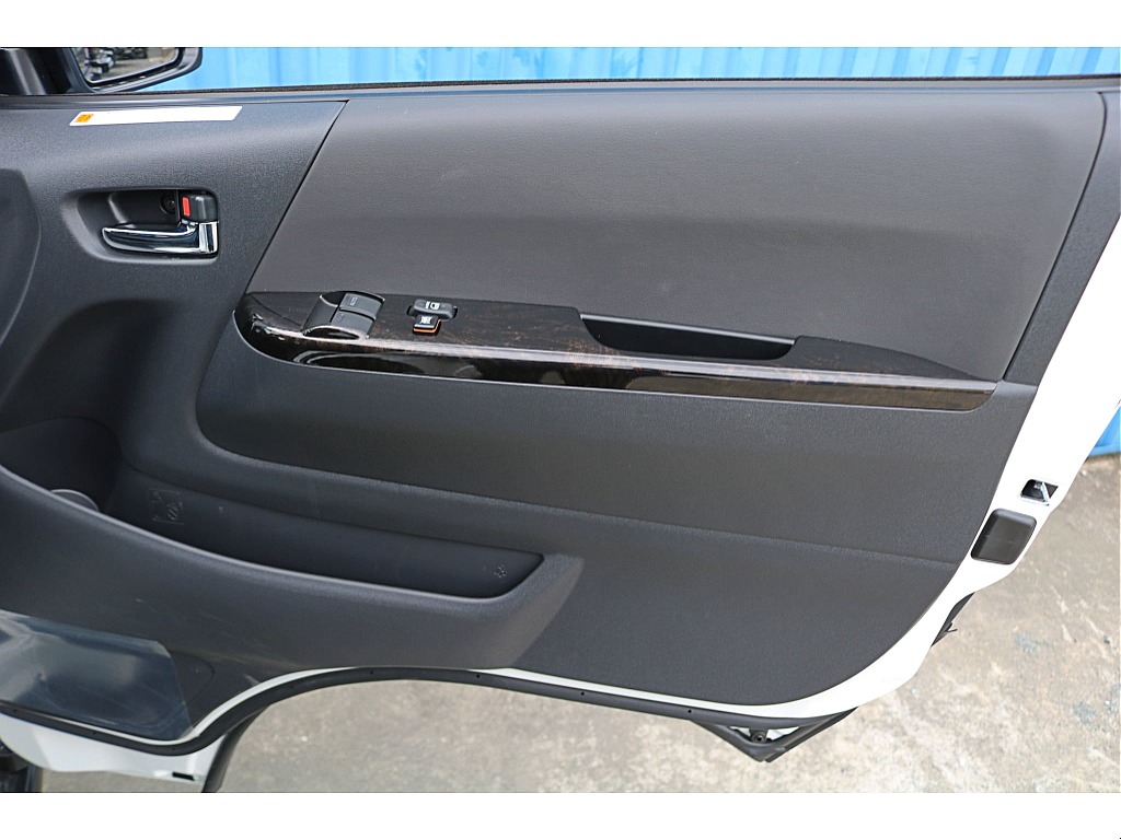 新車　ハイエースバン　ダークプライムⅡ　ディーゼル4WD　オフロードパッケージ♪