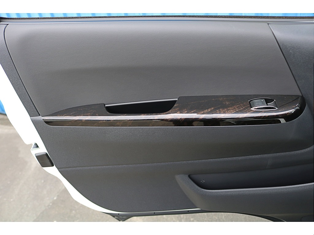 新車　ハイエースバン　ダークプライムⅡ　ディーゼル4WD　オフロードパッケージ♪