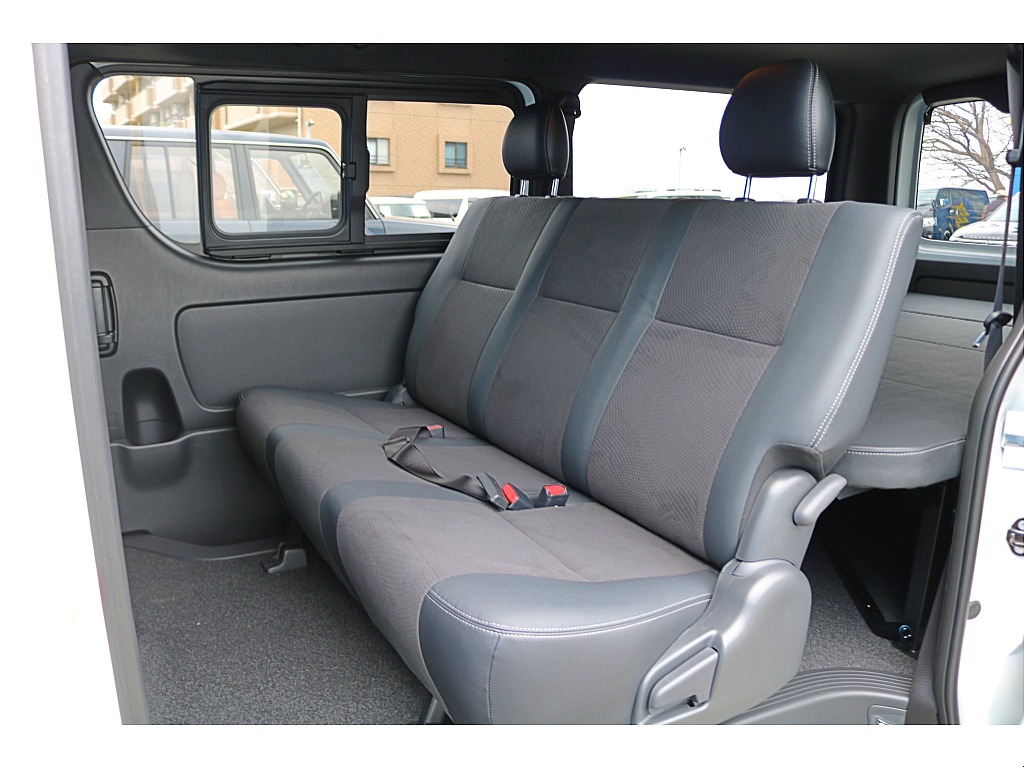 新車　ハイエースバン　ダークプライムⅡ　ディーゼル4WD　オフロードパッケージ♪