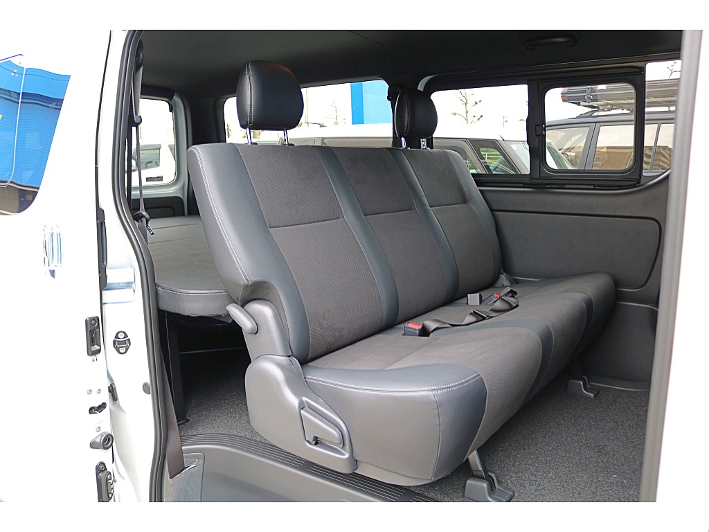 新車　ハイエースバン　ダークプライムⅡ　ディーゼル4WD　オフロードパッケージ♪