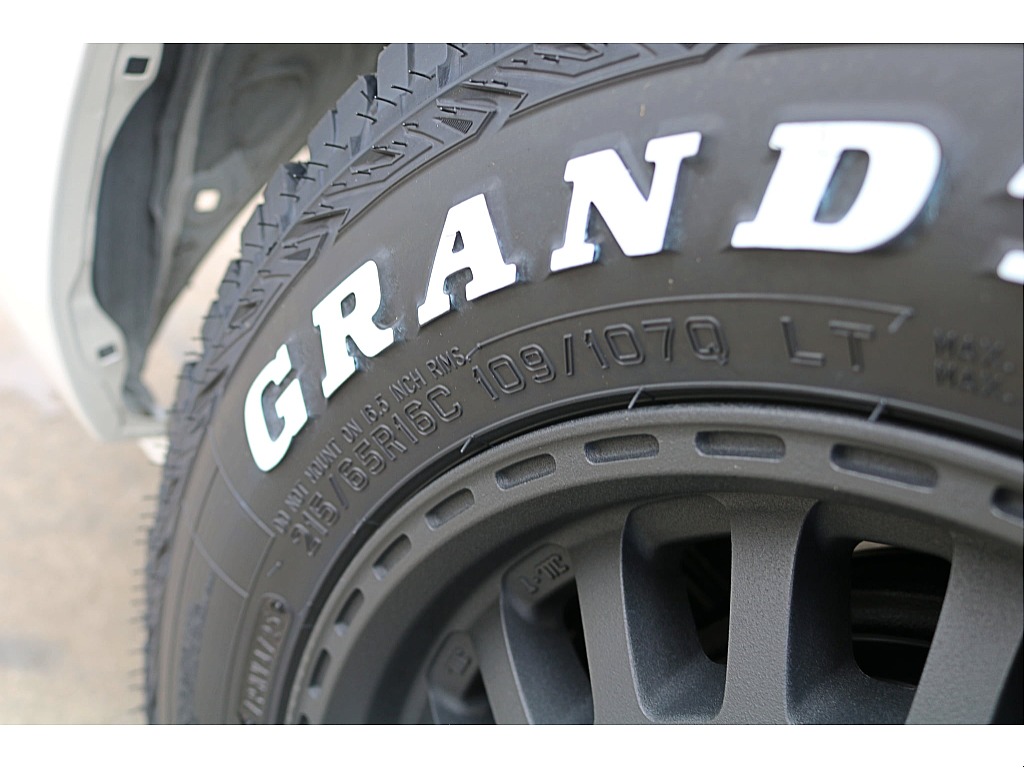 新車　ハイエースバン　ダークプライムⅡ　ディーゼル4WD　オフロードパッケージ♪