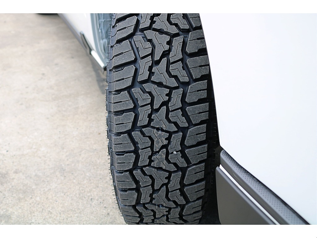 新車　ハイエースバン　ダークプライムⅡ　ディーゼル4WD　オフロードパッケージ♪