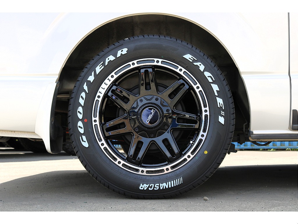 FLEXフロントスポイラー　ValentiLEDテールランプ　FLEXDelf04ホイール　グッドイヤーナスカータイヤ
