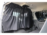センター＆リアカーテンで車中泊にピッタリ♪