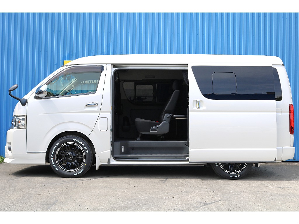 FLEXフロントスポイラー　ValentiLEDテールランプ　FLEXDelf04ホイール　グッドイヤーナスカータイヤ