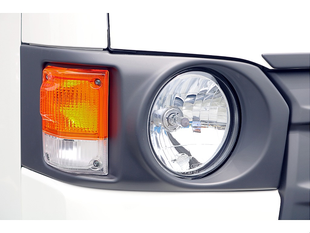FLEX ReClassic　FLEX T-Forceフロントスポイラー　FLEXオーバーフェンダー　FLEXクラシックLEDテール　FLEXネクサスクレストNC1　TOYOオープンカントリーRT♪