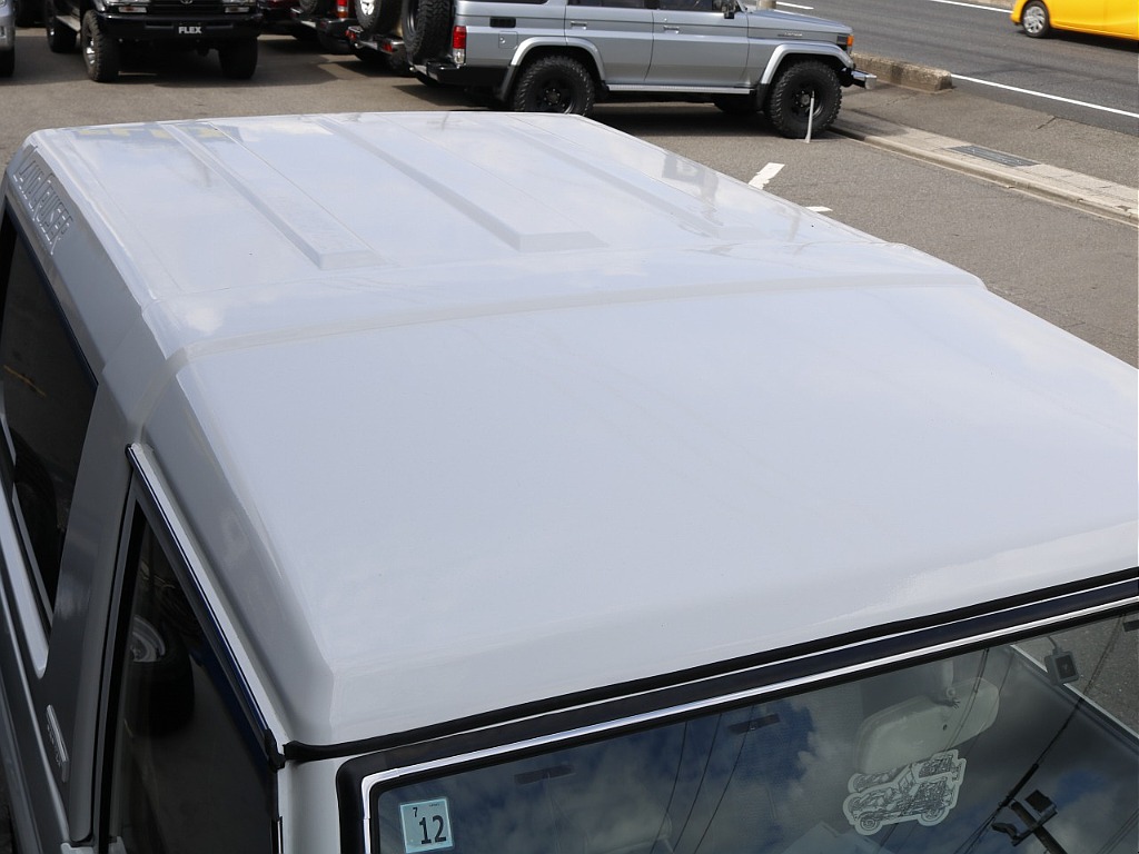 ルーフのペイントも綺麗な状態になります！！車の中でもたくさん日が当たる部分のなるので綺麗だと安心感がありますよね！