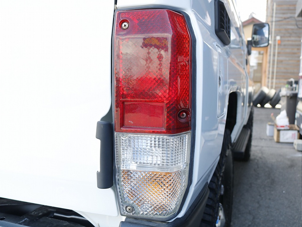 2色テールランプになります！