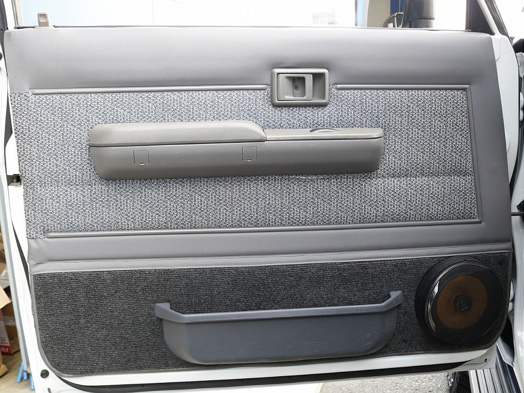 内張りも比較的綺麗な状態です！