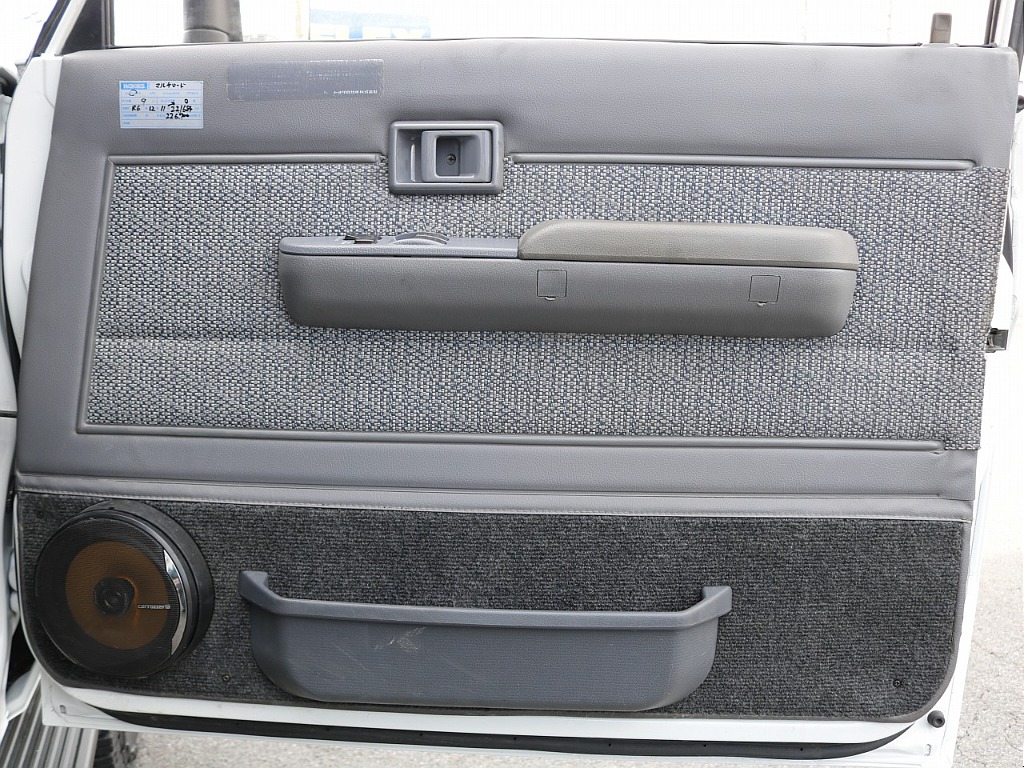 内張りも比較的綺麗な状態です！