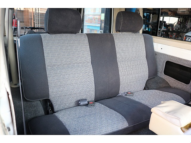 セカンドシートには、チャイルドシートの取り付けも可能です！小さいお子様がいるご家族でも、ファミリーカーとしてご利用出来ます♪