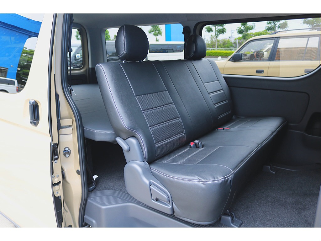 FLEX　オリジナルシートカバー♪　ブラックレザー調で車内の統一感を図りました♪