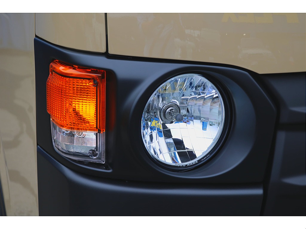 ＦＬＥＸ　ReClassicフェイスキット♪　オリジナルのキュートな丸目ヘッドライトとTOYOTAロゴ入りのクラシックなフロントグリル♪
