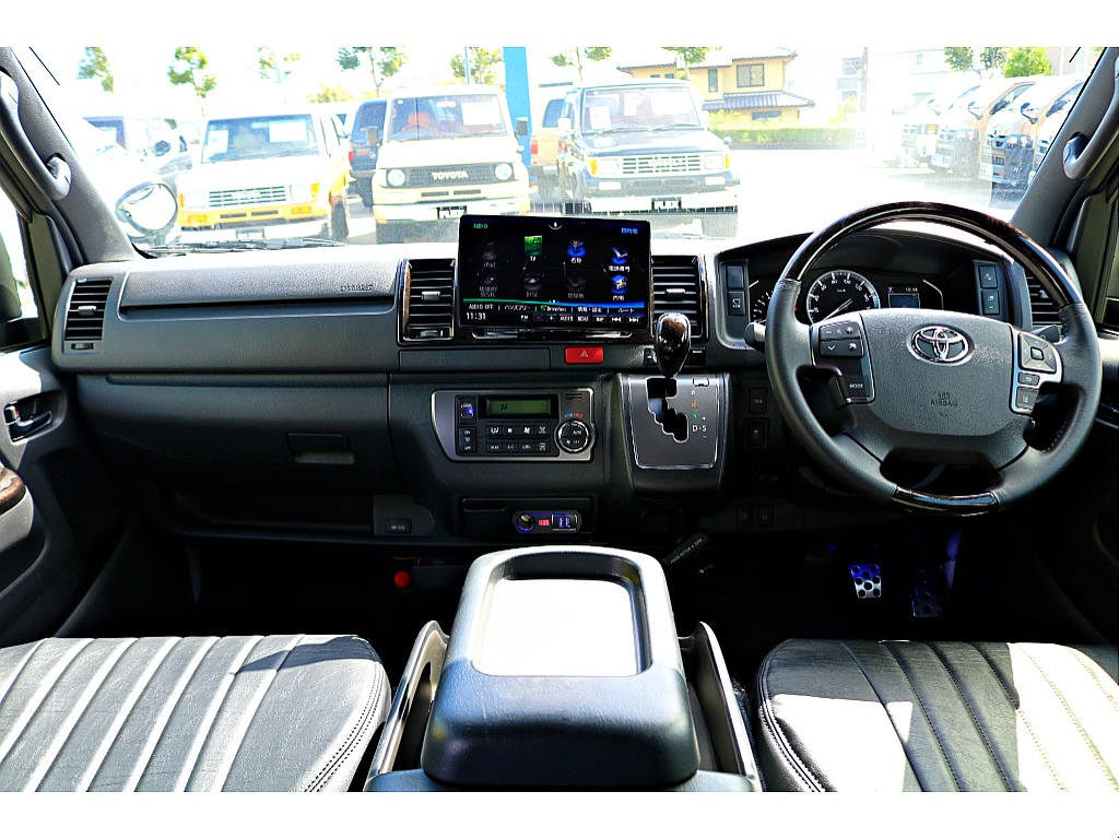 視点が高く、見通しが良い運転席。乗れば運転のしやすさが分かります♪