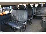 運転手を含め10人乗れるハイエースワゴン♪後部座席もご覧の通り広々♪