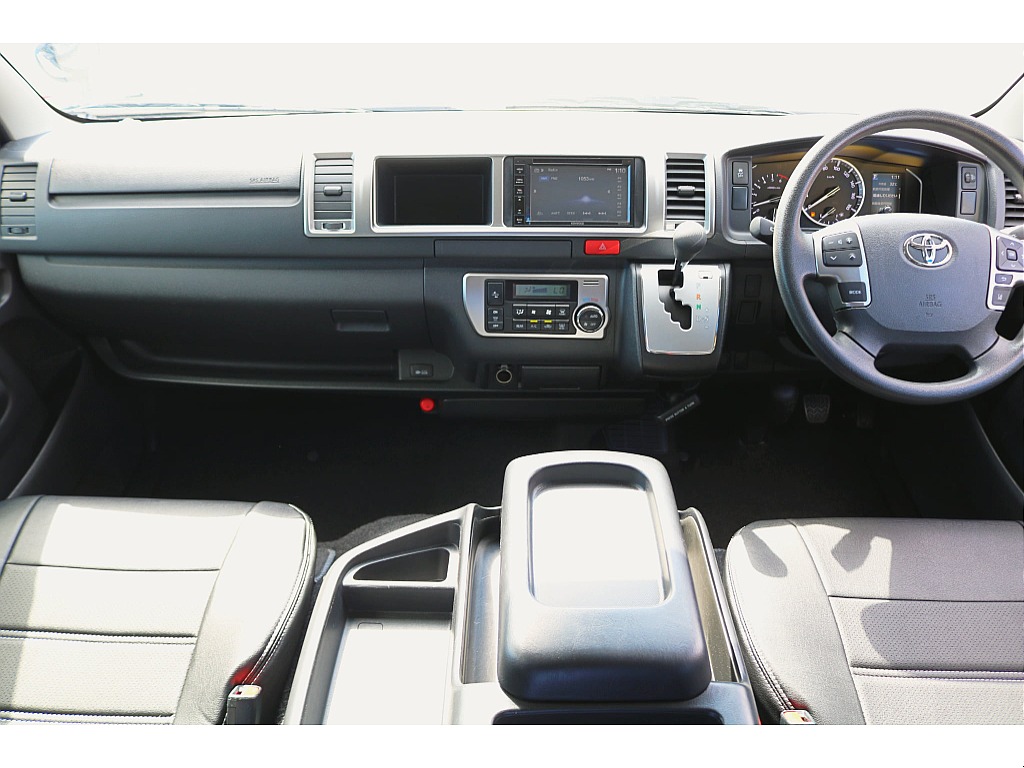 視点が高く、見通しが良い運転席。乗れば運転のしやすさが分かります♪