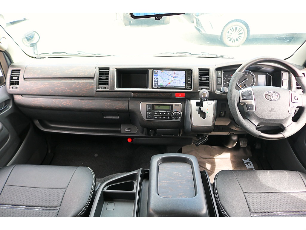 視点が高く、見通しが良い運転席。乗れば運転のしやすさが分かります♪
