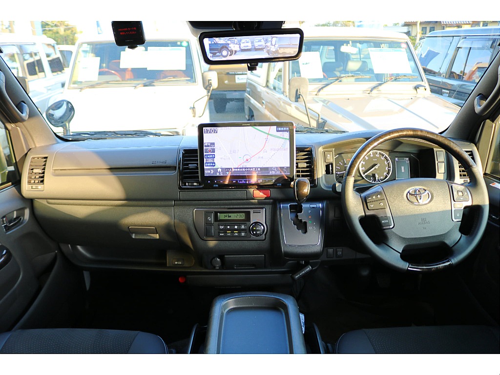 視点が高く、見通しが良い運転席。乗れば運転のしやすさが分かります♪