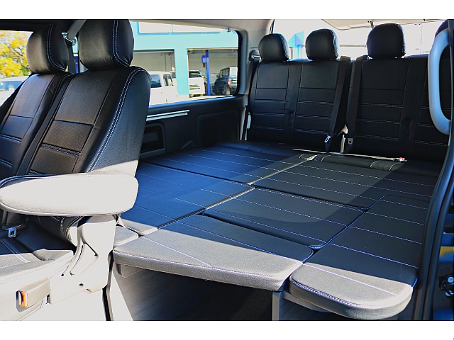 Ver.1内装　リビング仕様で車中泊はもちろん、家族での大移動も楽しく♪