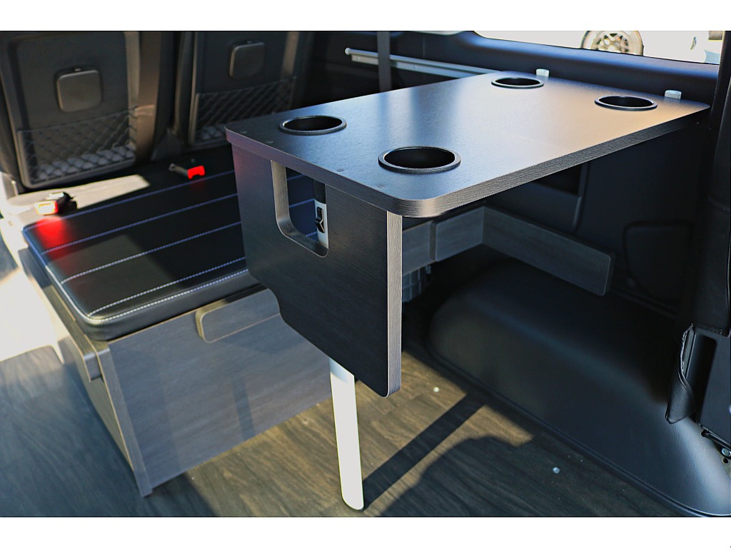 Ver.1内装　リビング仕様で車中泊はもちろん、家族での大移動も楽しく♪