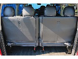 Ver.1内装　リビング仕様で車中泊はもちろん、家族での大移動も楽しく♪4列目シートは横に跳ね上げ可能！