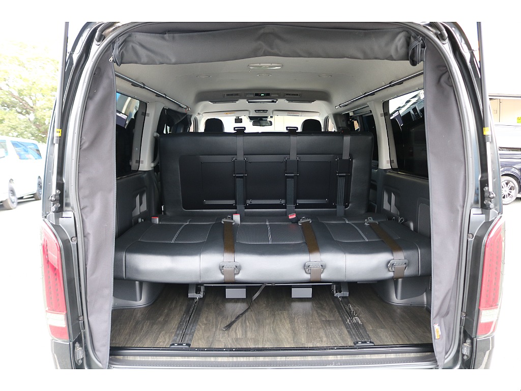 スライドからも後ろからも乗り込み可能です！！