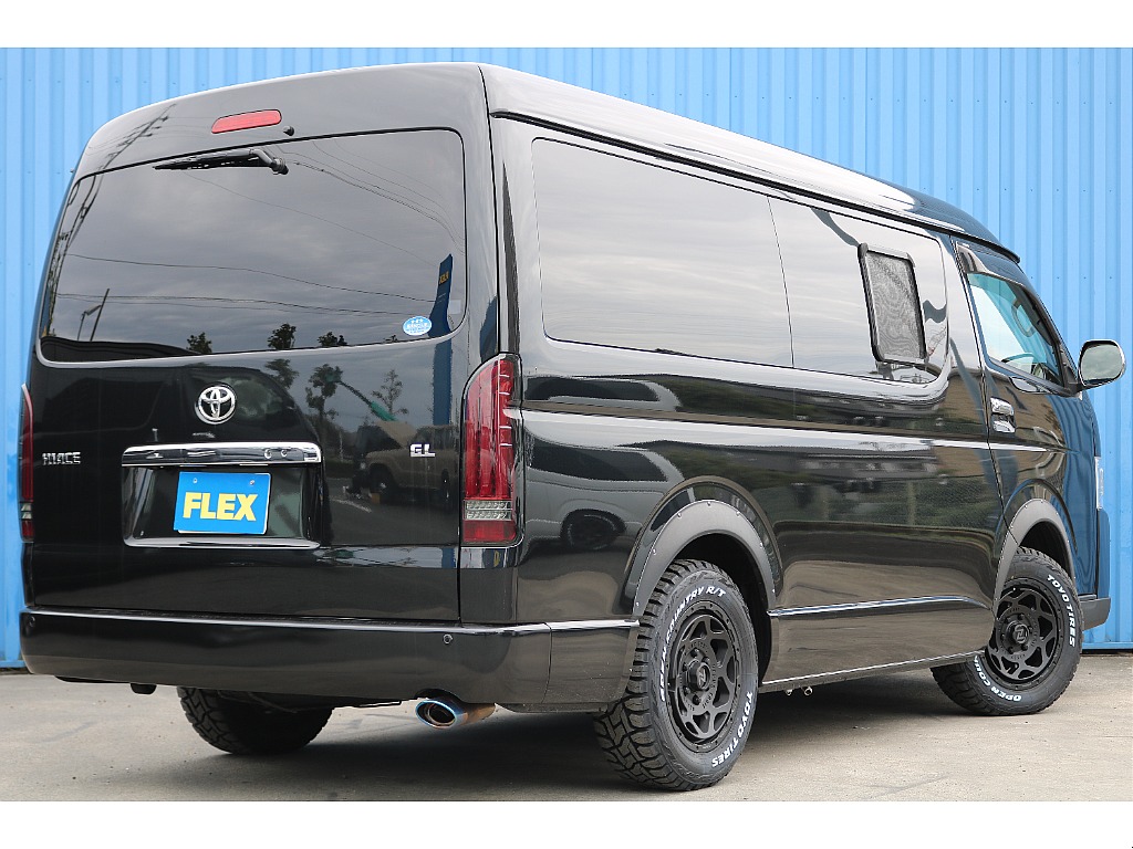 飾りすぎず程よくカスタムされた外装は落ち着いた仕上がりに♪