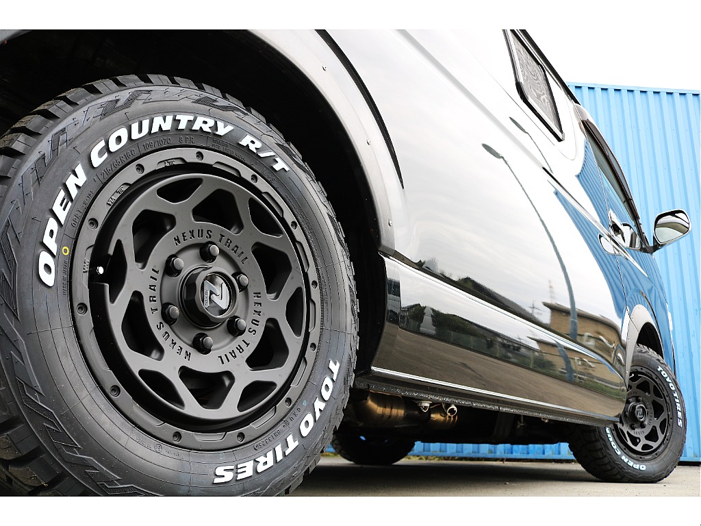 FLEXオリジナルネクサストレイルホイール＆トーヨーオープンカントリータイヤの組み合わせでオフロード感MAX♪