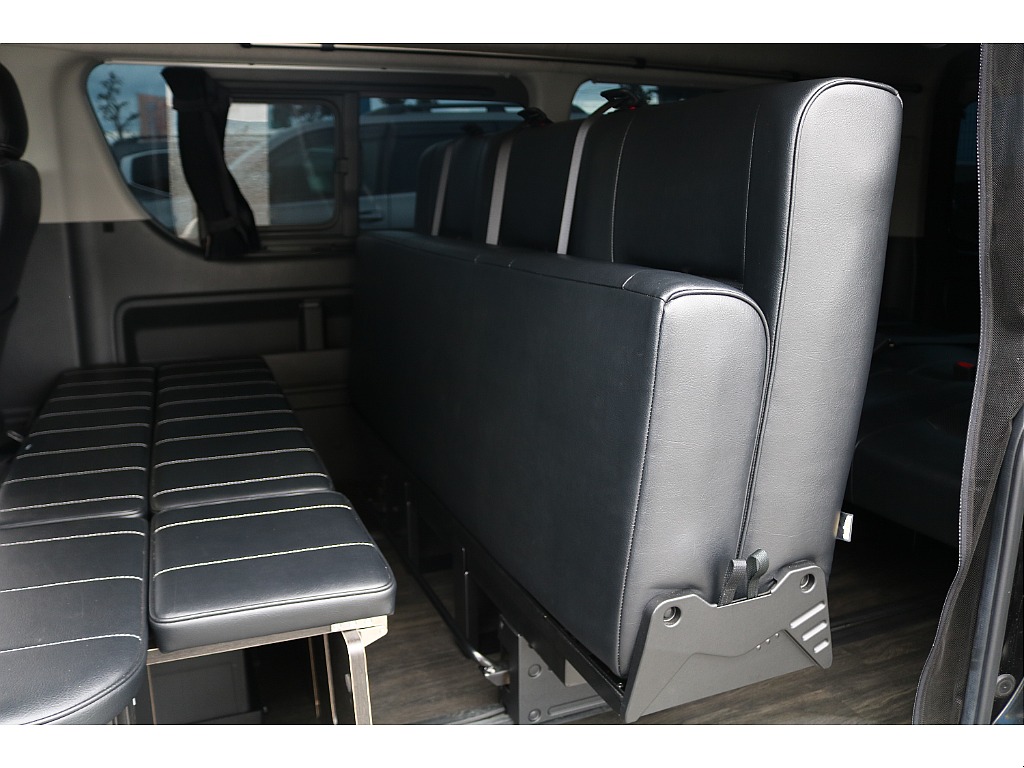 バタフライシートで荷室も確保♪