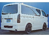 飾りすぎず程よくカスタムされた外装は落ち着いた仕上がりに♪