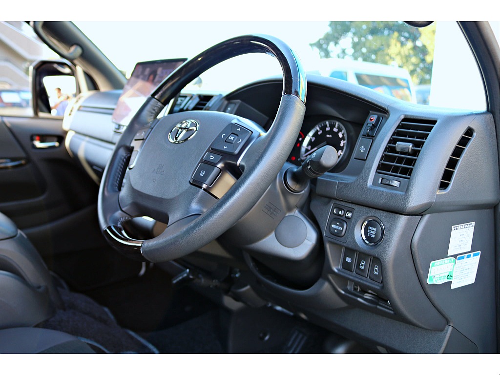 視点が高く、見通しが良い運転席。乗れば運転のしやすさが分かります♪