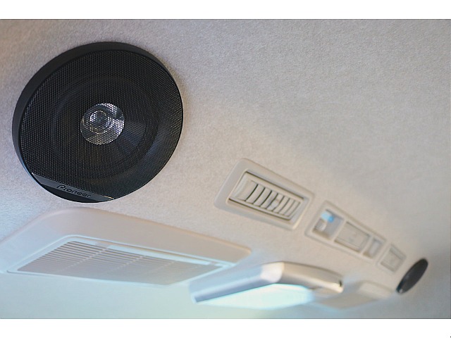 リア天井スピーカーも装備♪