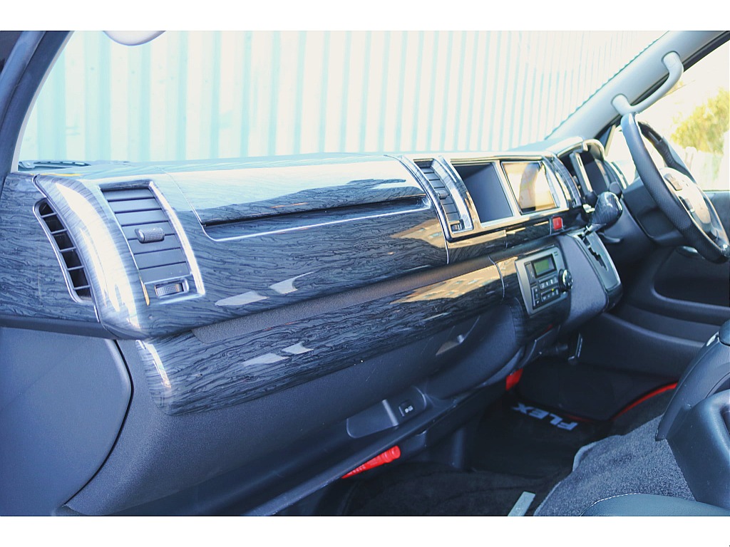 黒木目インテリア３点セット　ナビパネル　シフトノブ　ステアリング　インパネ周りをシックに統一します♪