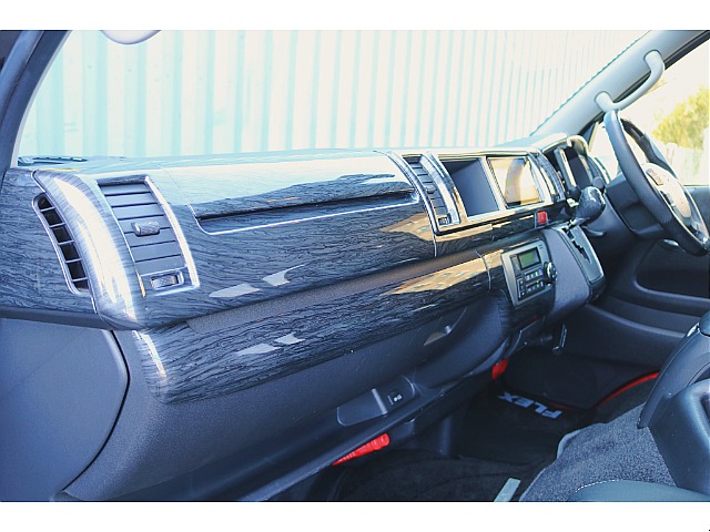 黒木目インテリア３点セット　ナビパネル　シフトノブ　ステアリング　インパネ周りをシックに統一します♪