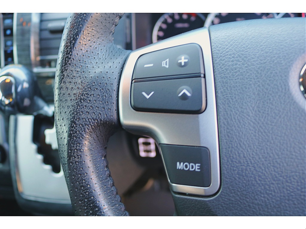 標準装備のステアリングリモコンをはじめ、使い易い位置に、使いたいスイッチ！